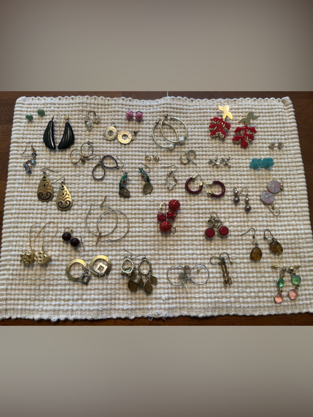 Assorted Women's Earrings Collection - Mixed Colors. 30 pairs.